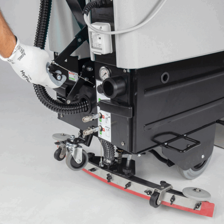 Scrubber-dryer squeegee