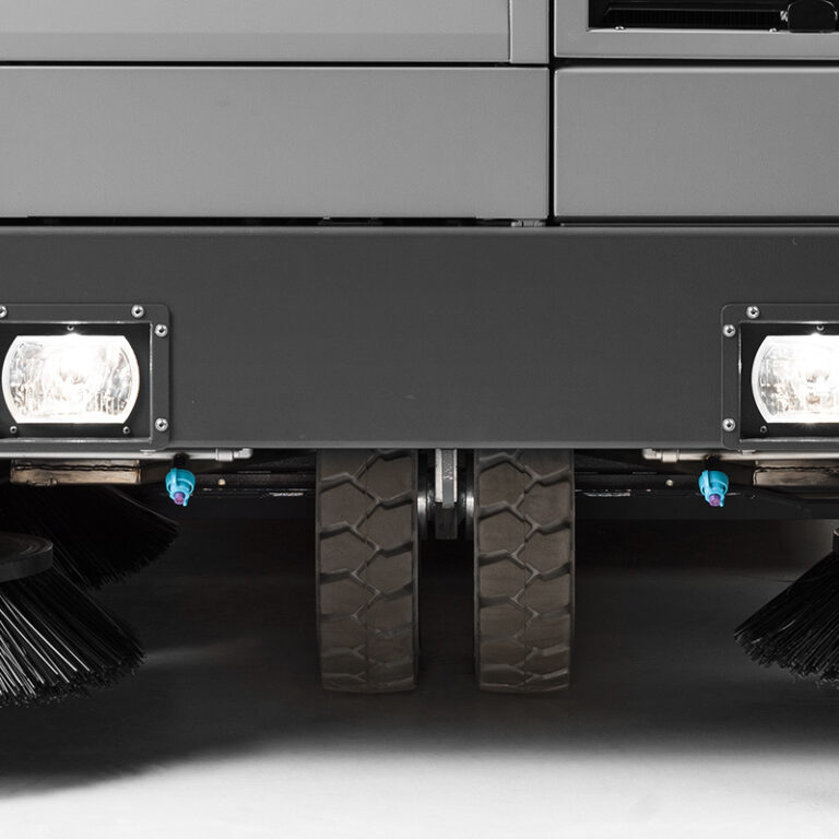 Independent twin front wheels